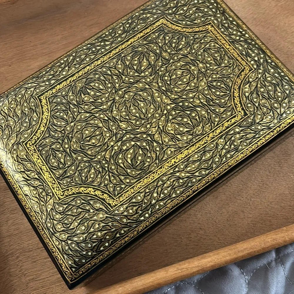 Beautiful Oriental black and Gold lacquer box velvet lined